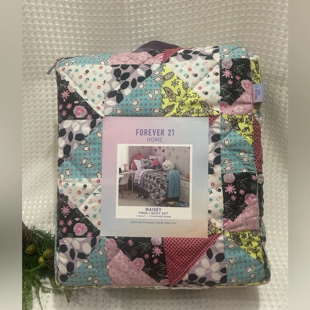 Forever 21 Floral Patchwork Quilt - Pink, Blue, Black, White